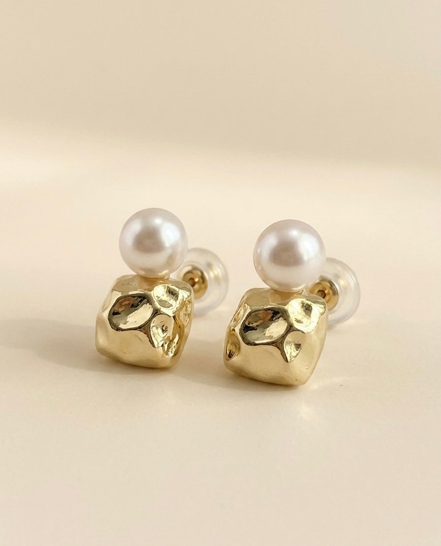 Artifact Pearl Studs